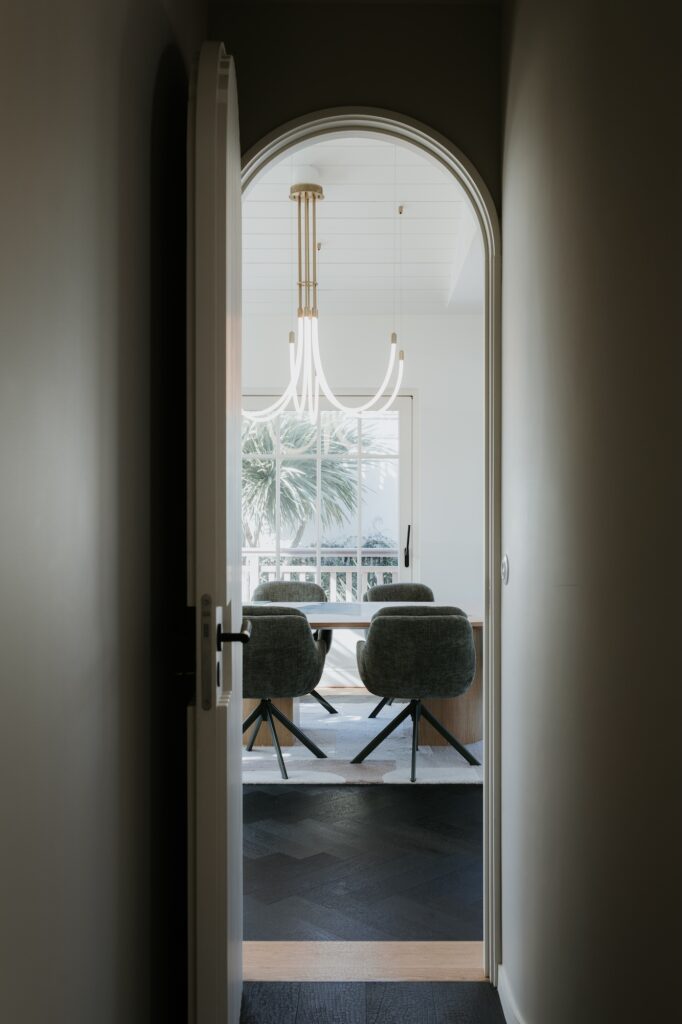 Salon suite de luxe Cap-Ferret — design intérieur Bassin d'Arcachon — Vaissié Studio