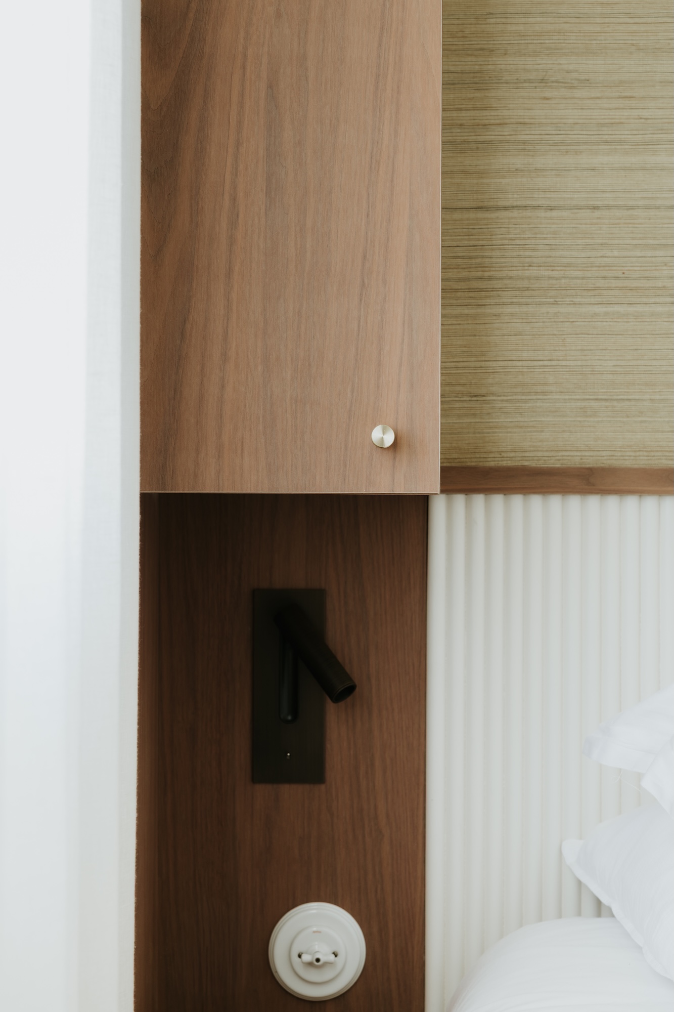 http://Détail%20matières%20nobles%20—%20Chambre%20suite%20privative%20Hôtel%20Cap-Ferret%20—%20Vaissié%20Studio