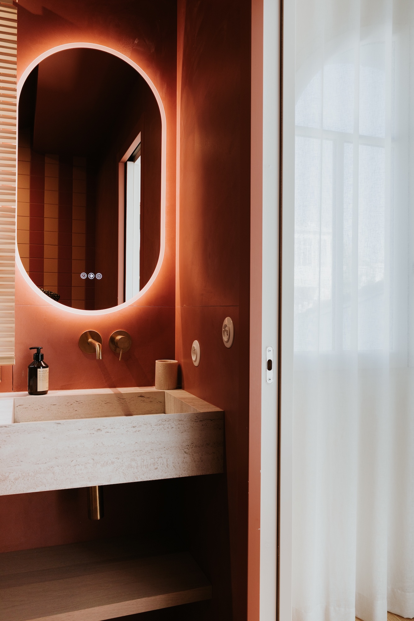 http://Vasque%20pierre%20salle%20de%20bain%20suite%20hôtelière%20prestige%20—%20Cap-Ferret%20—%20Vaissié%20Studio