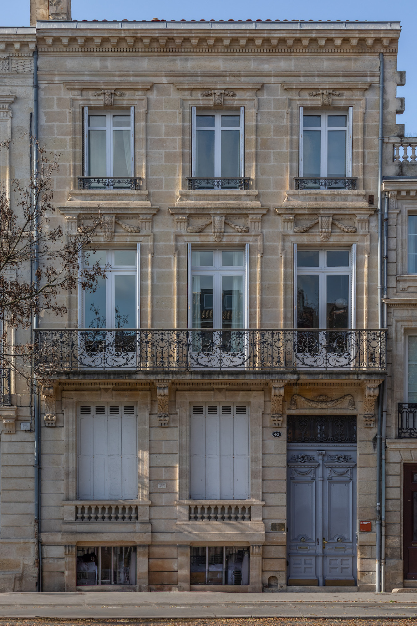 http://vaissie-studio-architecture-interieure-bordeaux-luxe-renovation-bureaux-agence-premiere-ligne-bx-17